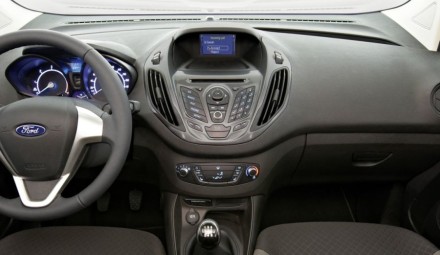 Ford_Transit_Van Commercial_2014.jpg