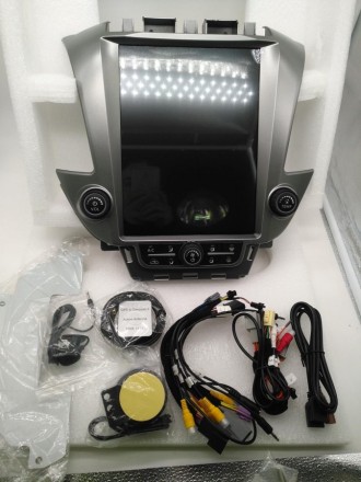 Штатная магнитола в стиле Тесла для Chevrolet Tahoe, Suburban, GMC Yukon (2015 - 2018) Compass NH