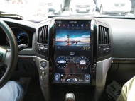 Головное устройство Toyota Land Cruiser 200 (2007-2015) Tesla-Style для топовых комплектаций
